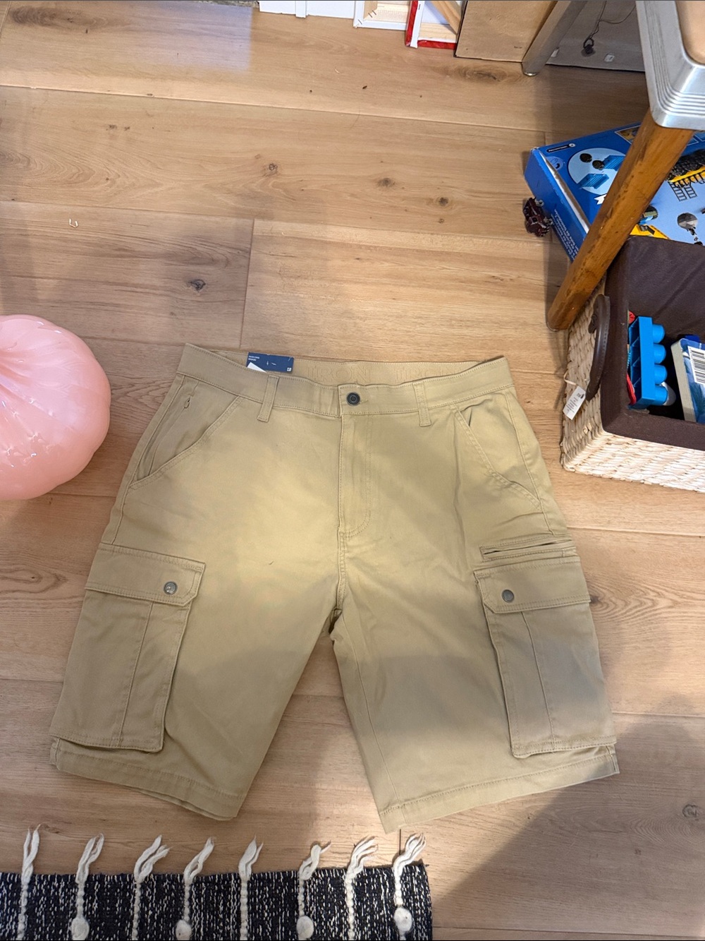 Classic Khaki Cargo Shorts with Multiple Pockets